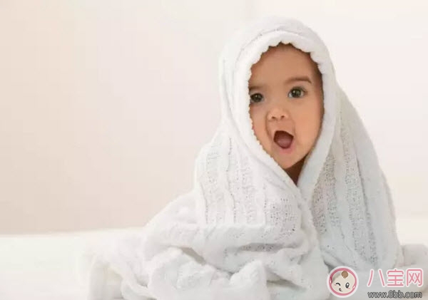 寶寶胎毛什么時(shí)候掉 寶寶胎發(fā)什么時(shí)候剃