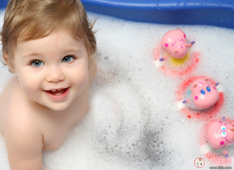 孩子怕洗頭總是哭 教你輕松給孩子洗頭