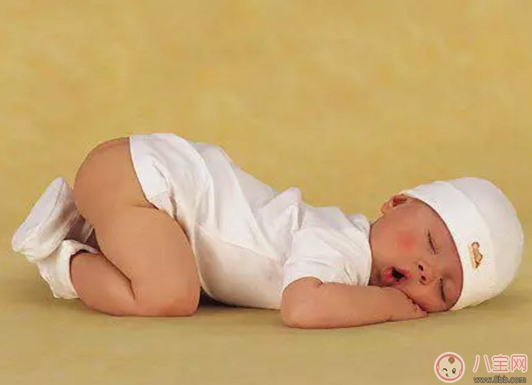 一歲之內(nèi)的寶寶入睡后千萬(wàn)不能做的事 很多寶媽卻在做 一歲之內(nèi)的寶寶入睡后千萬(wàn)不能做的事 很多寶媽卻在做