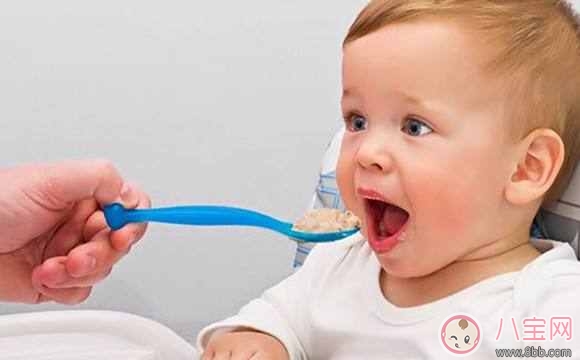 如何引導(dǎo)寶寶吃飯 教寶寶吃飯有妙招