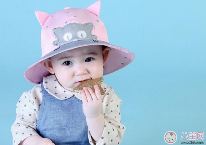 夏天帶寶寶出去玩怎么防曬 夏天帶小孩子出去防曬工具 夏天帶寶寶出去玩怎么防曬 夏天帶小孩子出去防曬工具