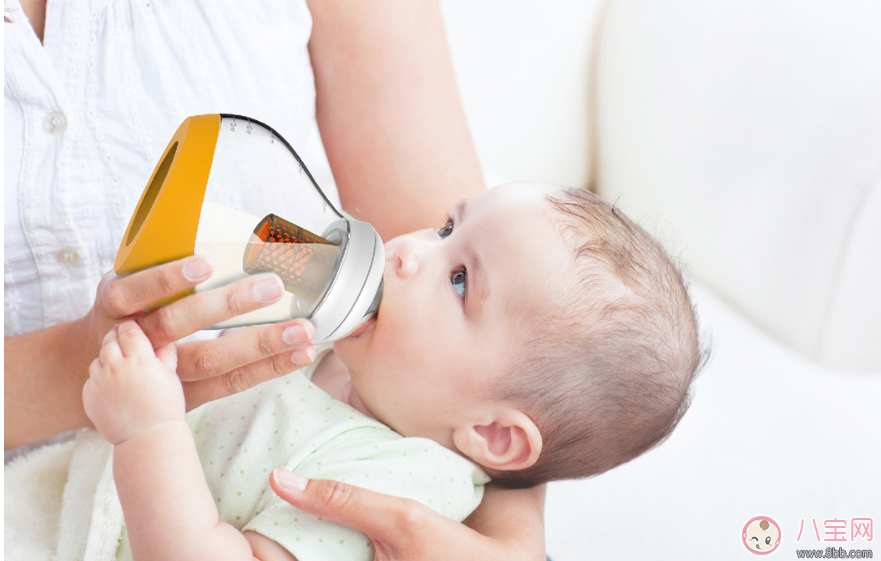 寶寶嗆奶急救行為居然90%的人都用錯(cuò)了 寶寶嗆奶正確做法