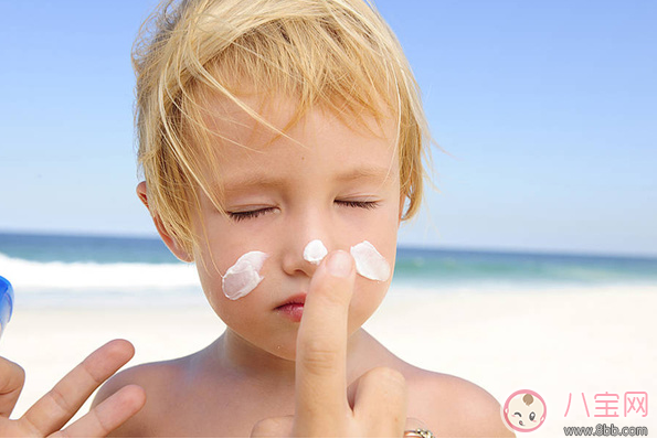 甜馨又又又曬黑了 外出游玩孩子防曬不能忽略