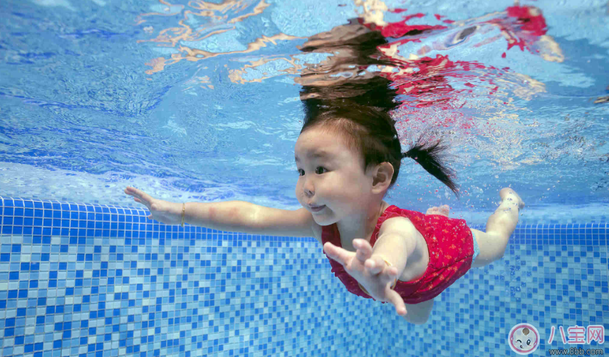 甜馨又又又曬黑了 外出游玩孩子防曬不能忽略