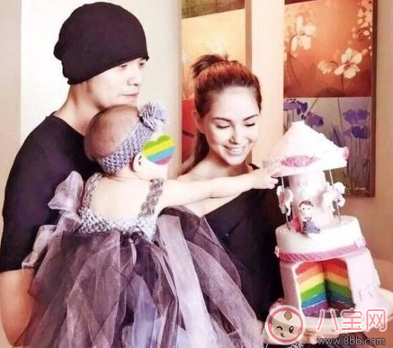 小周周為什么是金發(fā) 小周周金發(fā)背影殺造型曝光 小周周為什么是金發(fā) 小周周金發(fā)背影殺造型曝光