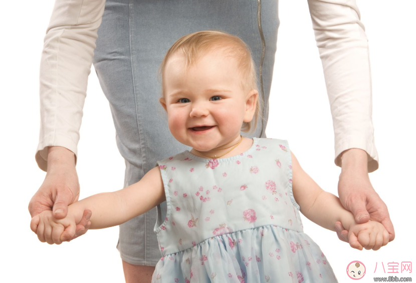 如何教會(huì)孩子獨(dú)立邁步 孩子走路怎么教
