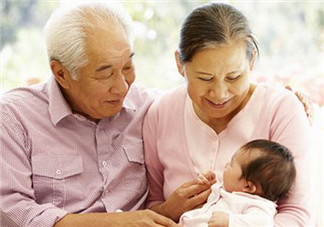 老人帶孩子經(jīng)驗有哪些 老人帶孩子經(jīng)驗的弊端。