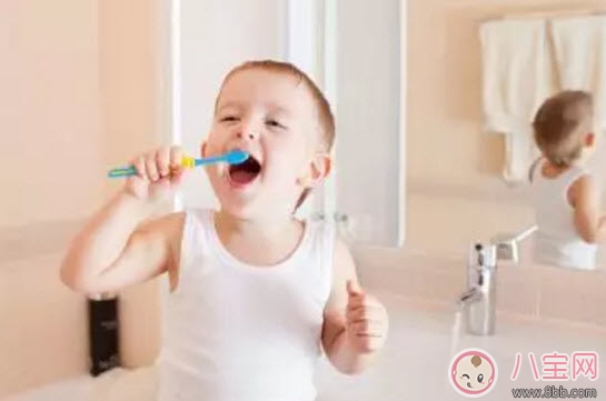 寶寶刷牙的最佳年齡 一歲寶寶怎么刷牙(寶寶不愛刷牙怎么辦) 寶寶刷牙的最佳年齡 一歲寶寶怎么刷牙(寶寶不愛刷牙怎么辦)