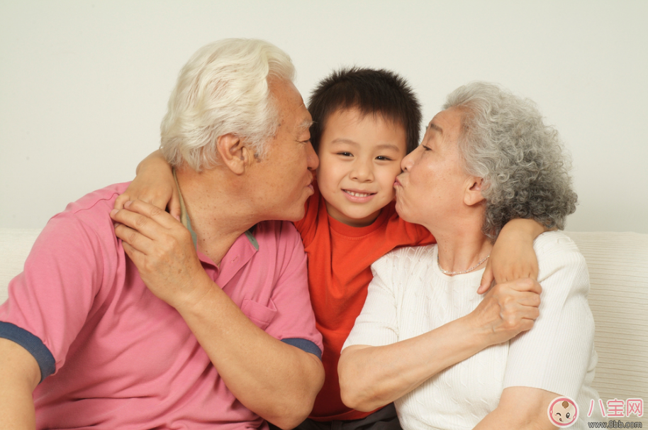 美國新生兒出生不久親吻死亡 千萬不要讓別人親吻你的小孩