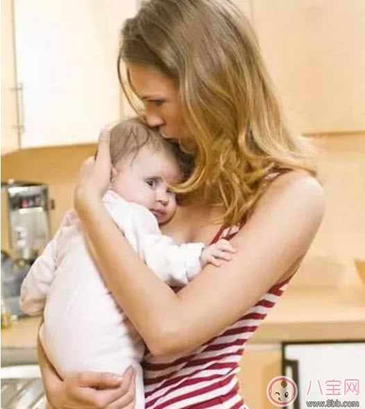 陳曉抱娃姿勢(shì)專業(yè) 什么樣的抱娃姿勢(shì)寶寶最舒服