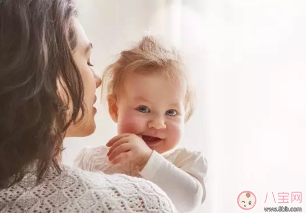 寶寶吃手怎么辦 寶寶吃手指的原因(寶寶吃手指還有這些好處) 寶寶吃手怎么辦 寶寶吃手指的原因(寶寶吃手指還有這些好處)