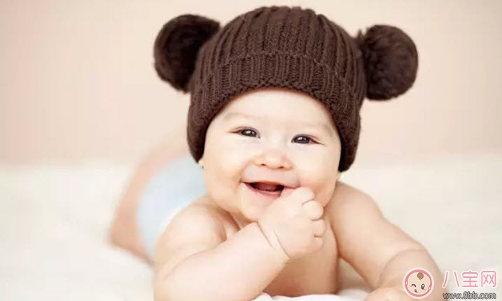 寶寶吃手怎么辦 寶寶吃手指的原因(寶寶吃手指還有這些好處) 寶寶吃手怎么辦 寶寶吃手指的原因(寶寶吃手指還有這些好處)