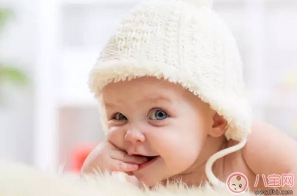 寶寶吃手怎么辦 寶寶吃手指的原因(寶寶吃手指還有這些好處) 寶寶吃手怎么辦 寶寶吃手指的原因(寶寶吃手指還有這些好處)