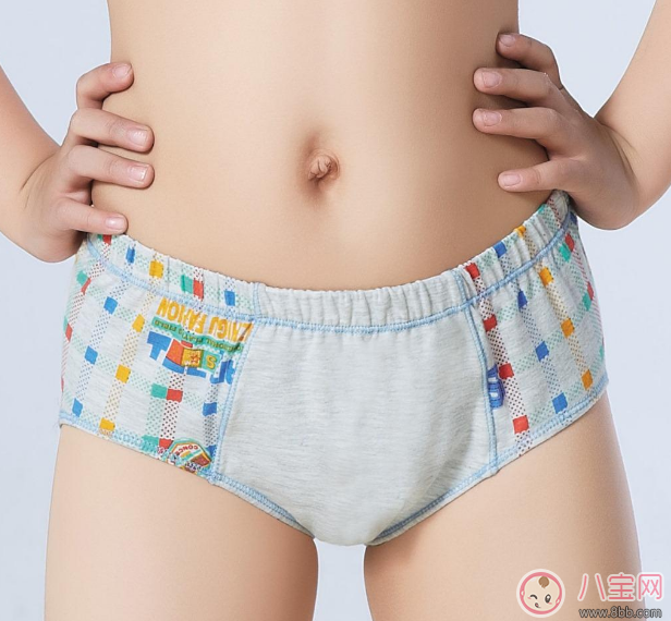 孩子內(nèi)褲怎么選好 平角三角哪個(gè)更適合孩子 孩子內(nèi)褲怎么選好 平角三角哪個(gè)更適合孩子