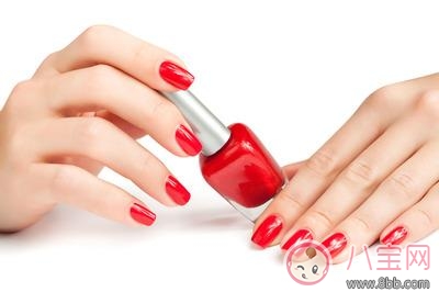 章子怡和Angelababy哺乳期涂指甲可以嗎 哺乳期涂指甲的影響 章子怡和Angelababy哺乳期涂指甲可以嗎 哺乳期涂指甲的影響