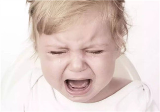 為什么寶寶睡前要哭鬧的原因 寶寶睡覺(jué)哭鬧怎么辦(注意力轉(zhuǎn)移大法)