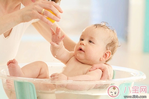 2017三伏天新生兒洗澡攻略 注意事項(xiàng)有哪些