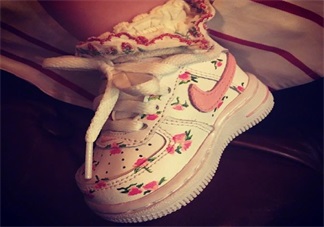 新晉奶爸陳冠希上線 曬女兒可愛小鞋子