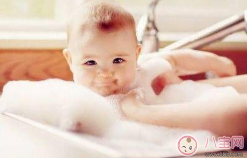 寶寶不喜歡洗澡怎么辦 讓寶寶愛上洗澡的小妙招 寶寶不喜歡洗澡怎么辦 讓寶寶愛上洗澡的小妙招