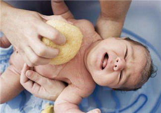 寶寶不喜歡洗澡怎么辦 讓寶寶愛上洗澡的小妙招