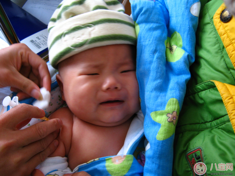 趙文卓女兒打疫苗只哭了一下 孩子打疫苗需要準(zhǔn)備什么 趙文卓女兒打疫苗只哭了一下 孩子打疫苗需要準(zhǔn)備什么