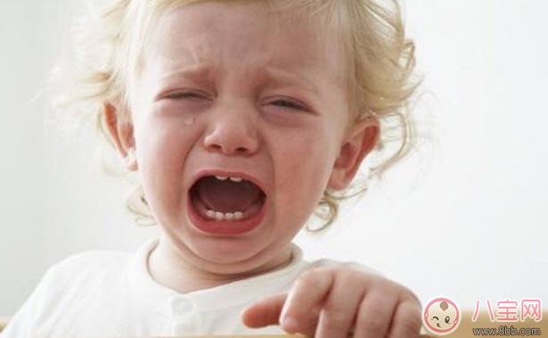 三個月寶寶拉肚子有泡沫怎么辦 寶寶多半受涼了(穿肚兜) 三個月寶寶拉肚子有泡沫怎么辦 寶寶多半受涼了(穿肚兜)