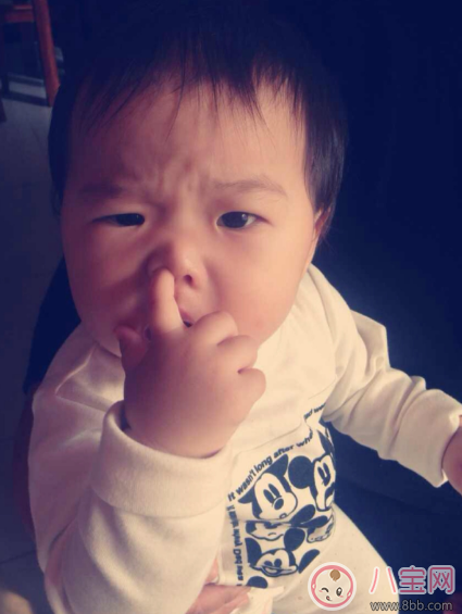 寶寶總是摳鼻子怎么糾正 摳鼻子有哪些危害 寶寶總是摳鼻子怎么糾正 摳鼻子有哪些危害