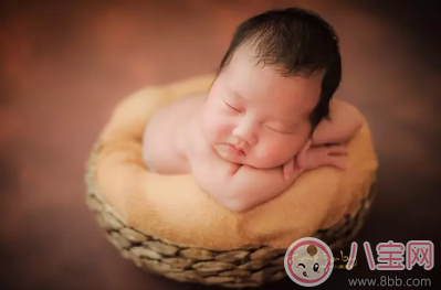 2017夏季新生兒出生需要準(zhǔn)備什么 了解這些少走彎路 2017夏季新生兒出生需要準(zhǔn)備什么 了解這些少走彎路