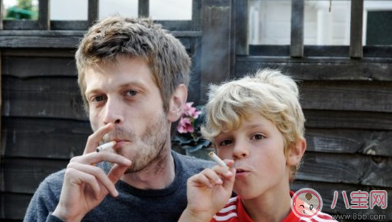 學(xué)紅孩兒噴火燒床單 怎么正確教育孩子的模仿行為