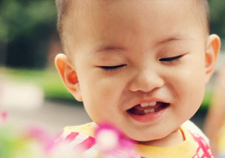 嬰兒長牙齒晚上睡不好怎么辦 寶寶長牙齒晚上躁動(dòng)不安