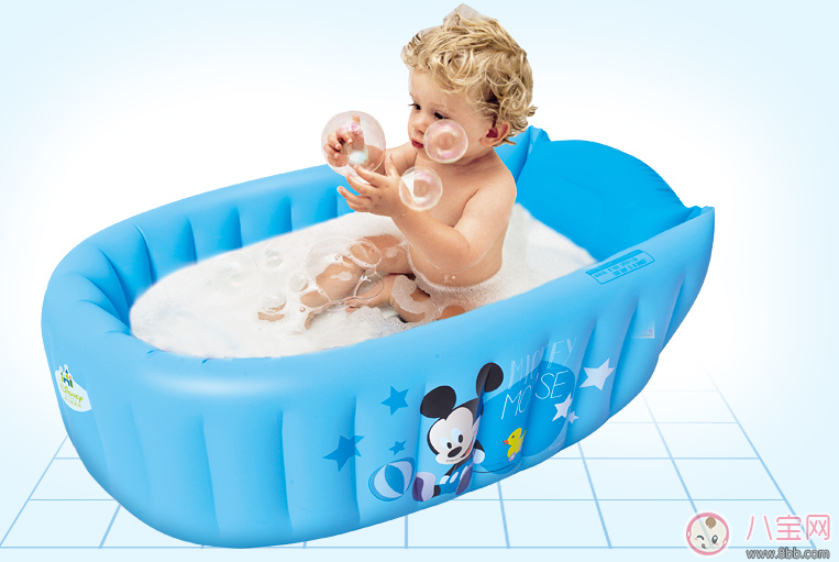 開掛民族給孩子洗澡簡直麻利 夏天怎么給寶寶洗澡 開掛民族給孩子洗澡簡直麻利 夏天怎么給寶寶洗澡