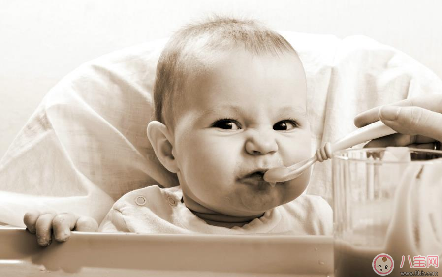 孩子嘴翹上天是上火嗎 上火征兆有哪些 孩子嘴翹上天是上火嗎 上火征兆有哪些