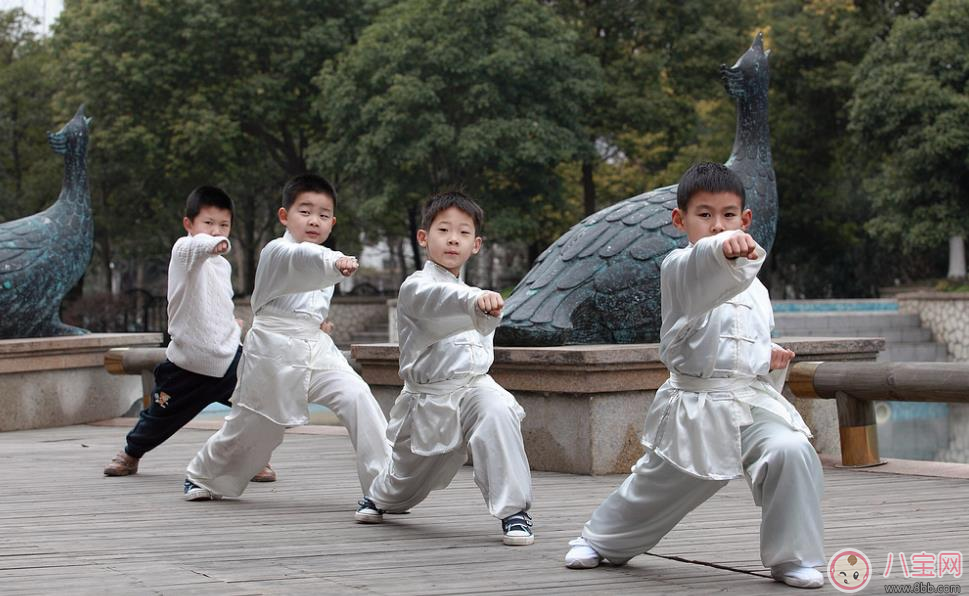 男孩子沉迷游戲有辦法 學(xué)習(xí)一門特長(zhǎng)魅力高