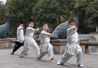 男孩子沉迷游戲有辦法 學(xué)習(xí)一門特長(zhǎng)魅力高