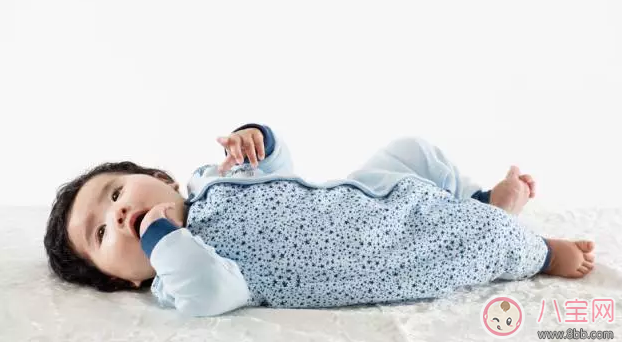 賈靜雯女兒Bo妞三個多月會翻身了 寶寶多大會翻身(4-7個月)