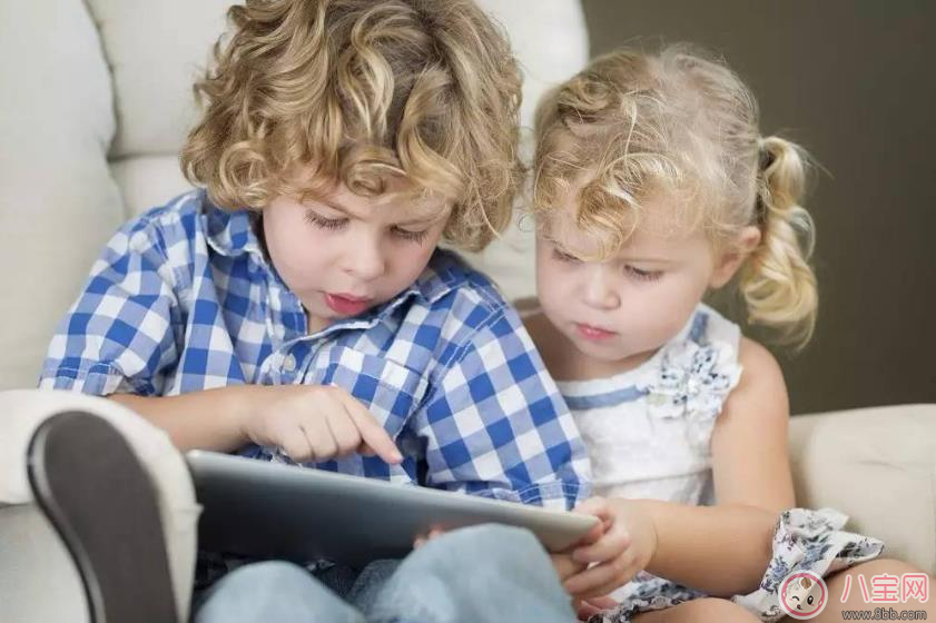 賈靜雯咘咘唱歌呆萌可愛(ài) 寶寶唱歌萌翻天 賈靜雯咘咘唱歌呆萌可愛(ài) 寶寶唱歌萌翻天