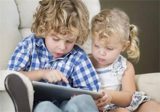 賈靜雯咘咘唱歌呆萌可愛 寶寶唱歌萌翻天