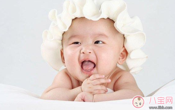 夏天寶寶脖子被淹和起痱子的區(qū)別在哪里(圖文)