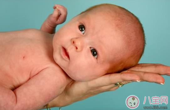 嬰兒常見(jiàn)皮膚問(wèn)題怎么解決     尿布疹濕疹乳痂解決方法