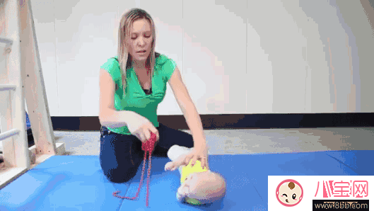 如何幫助寶寶翻身 寶寶遲遲不翻身的原因