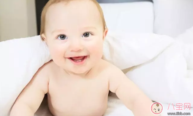 寶寶爬行怎么教 教會(huì)寶寶爬行小技巧