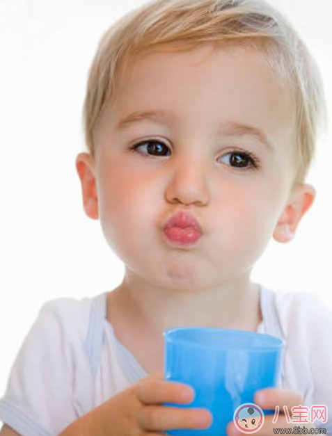 寶寶不肯喝水妙招 0-1歲內(nèi)的嬰兒不喜歡喝水怎么辦