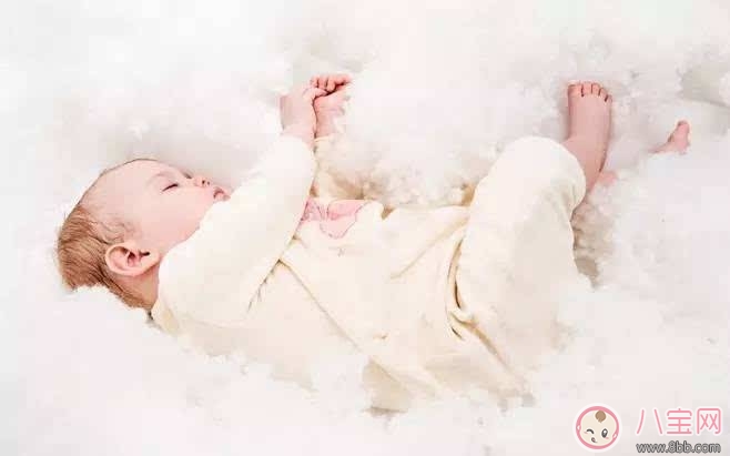 寶寶多大會(huì)翻身 寶寶幾個(gè)月會(huì)翻身 寶寶多大會(huì)翻身 寶寶幾個(gè)月會(huì)翻身