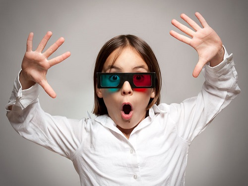 危險(xiǎn)！電影院座椅會(huì)“吃”小孩 家長應(yīng)抱著孩子觀影