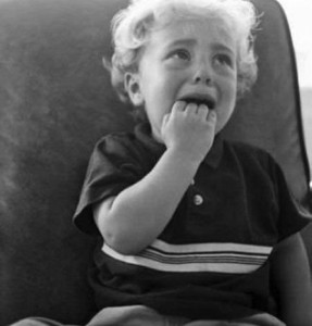 危險(xiǎn)！電影院座椅會(huì)“吃”小孩 家長應(yīng)抱著孩子觀影