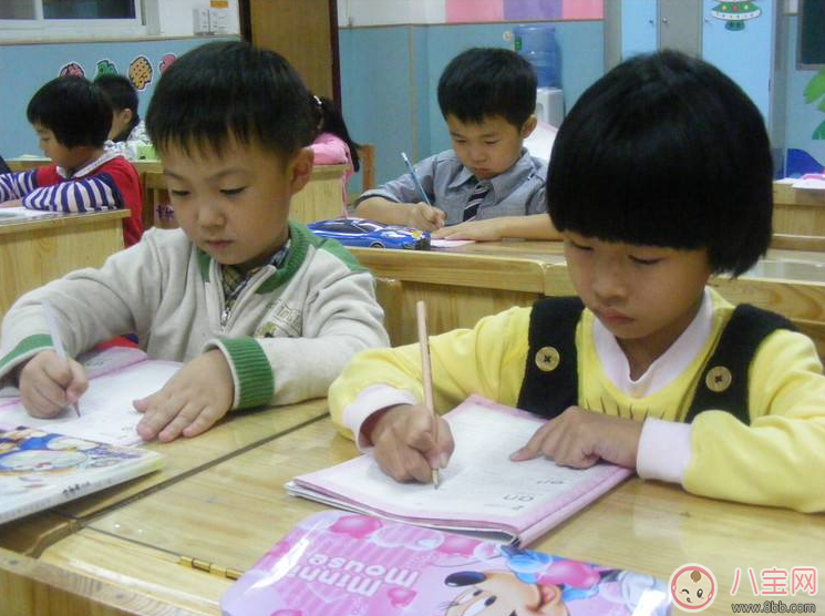 孩子字跡太難看怎么辦 教孩子寫一手好看的字的方法
