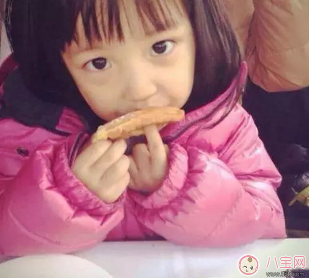 趙薇如何教育出乖巧小四月？趙薇的育兒經(jīng)是什么？