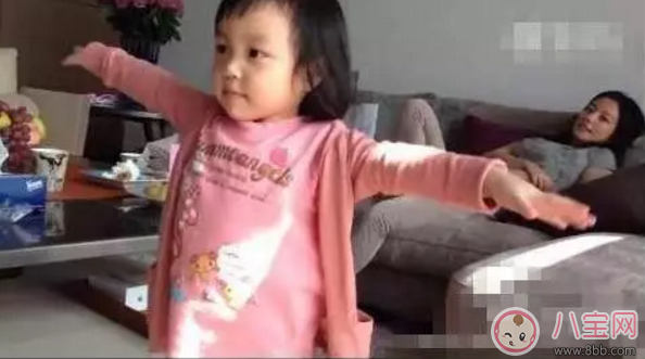 趙薇如何教育出乖巧小四月？趙薇的育兒經(jīng)是什么？