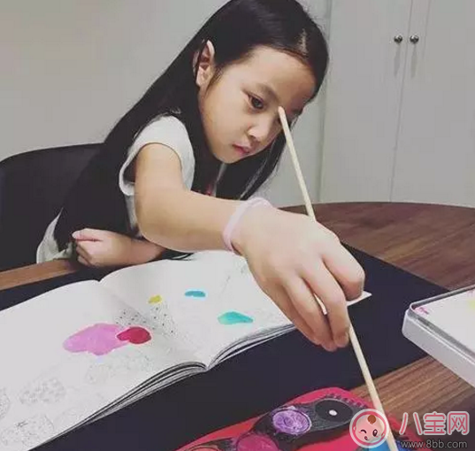 趙薇如何教育出乖巧小四月？趙薇的育兒經(jīng)是什么？