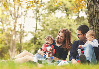 劉國梁教女兒高爾夫獲世界亞軍！父母如何成為孩子的榜樣
